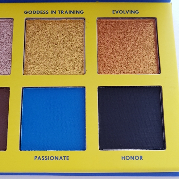 CHELLA LIMITED EDITION Divine Purpose 8-Shade Eyeshadow Palette - Picture 7 of 9